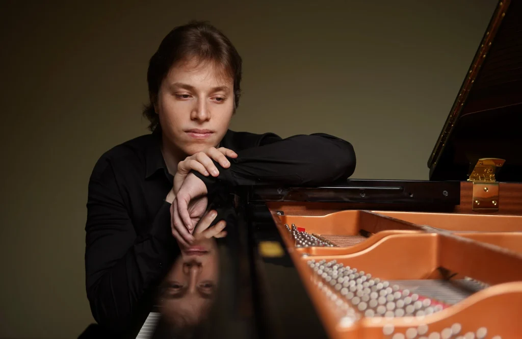 Ilya Shmukler - Giovane musicista partecipante al progetto Costellazione Giovani sostenuto dalla Fondazione Majid